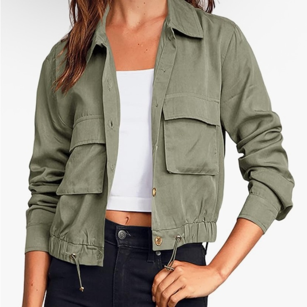 NWOT Onedreamer Green Utility Jacket with Collared Neckline and Cropped Length